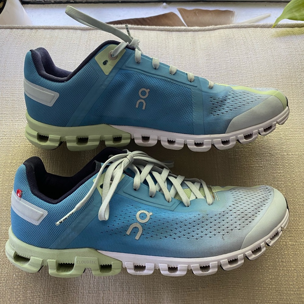 ON Running Cloudflow Women ́s Running Shoes Blue Niagara Meadow Sz 10.5